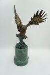 FIGURA Z BRĄZU ORZEŁ Z ROZŁOŻONYMI SKRZYDŁAMI