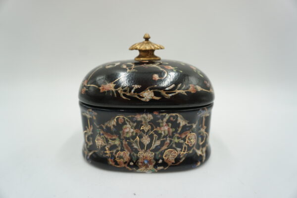 SZKATUŁKA PUZDERKO PORCELANA Z BRĄZEM