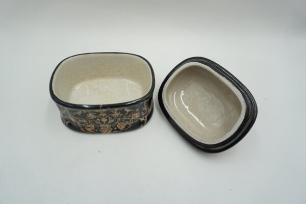 SZKATUŁKA PUZDERKO PORCELANA Z BRĄZEM