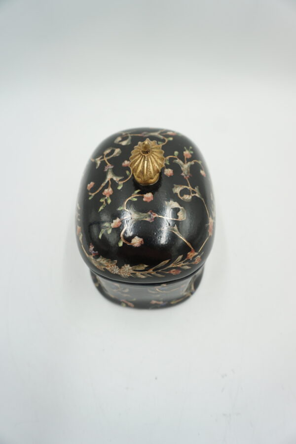 SZKATUŁKA PUZDERKO PORCELANA Z BRĄZEM