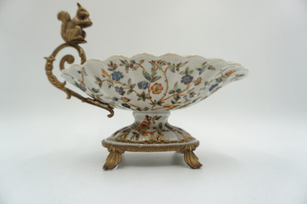 PATERA PATERKA MYDELNICZKA PORCELANA Z BRĄZEM - WIEWIÓRKA