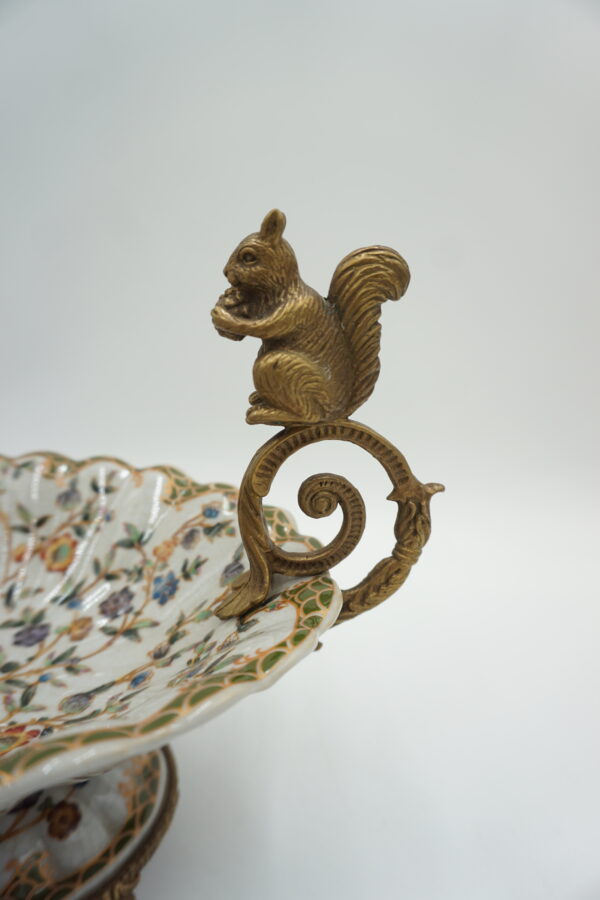 PATERA PATERKA MYDELNICZKA PORCELANA Z BRĄZEM - WIEWIÓRKA