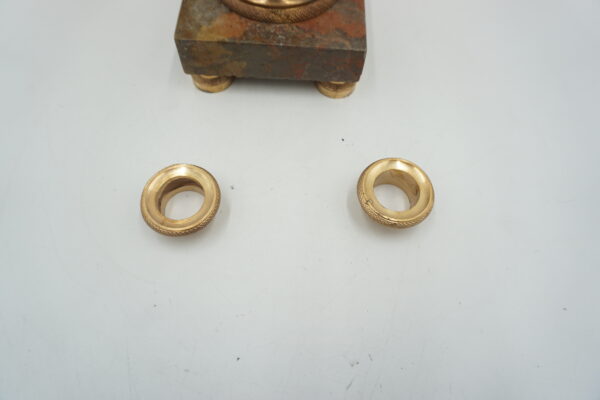 ŚWIECZNIK Z BRĄZU KOBIETA ANIOŁ