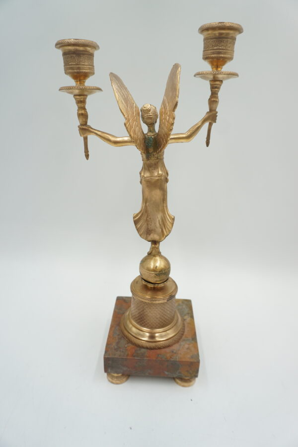 ŚWIECZNIK Z BRĄZU KOBIETA ANIOŁ