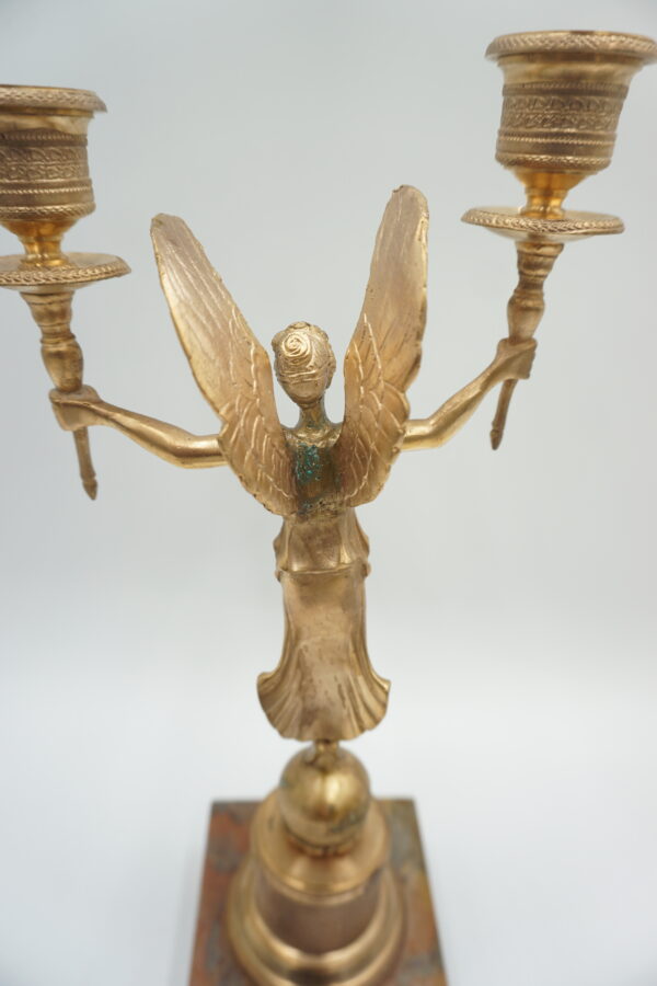 ŚWIECZNIK Z BRĄZU KOBIETA ANIOŁ