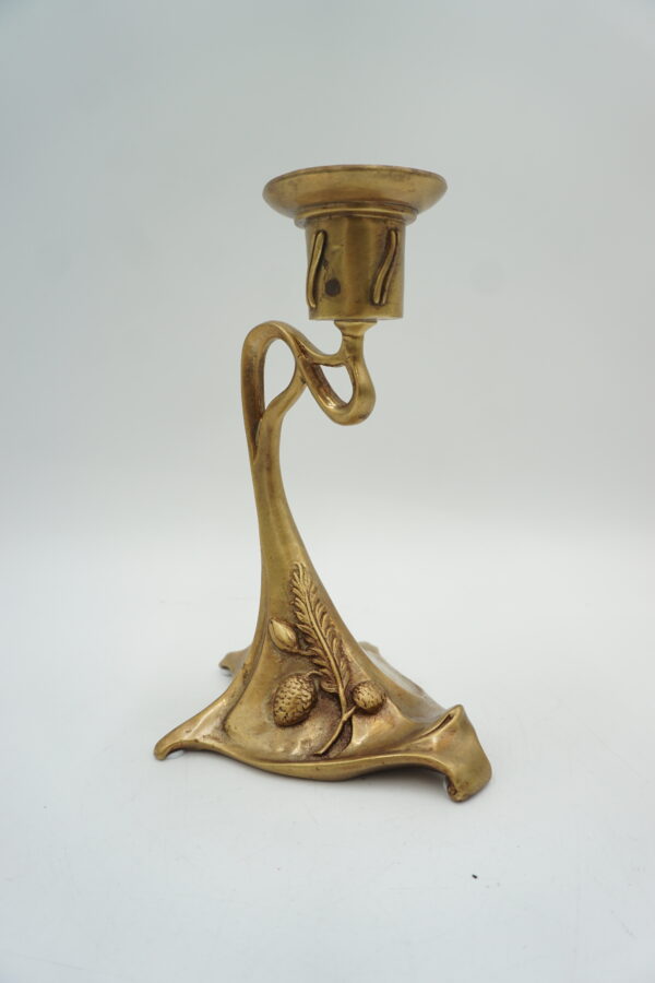 PIĘKNY POJEDYŃCZY ŚWIECZNIK Z BRĄZU SECESJA