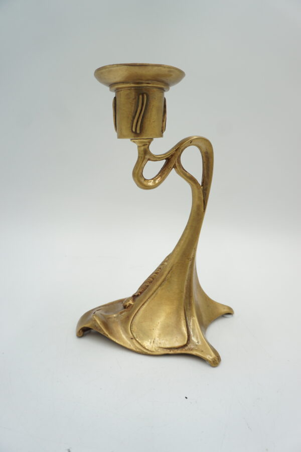 PIĘKNY POJEDYŃCZY ŚWIECZNIK Z BRĄZU SECESJA