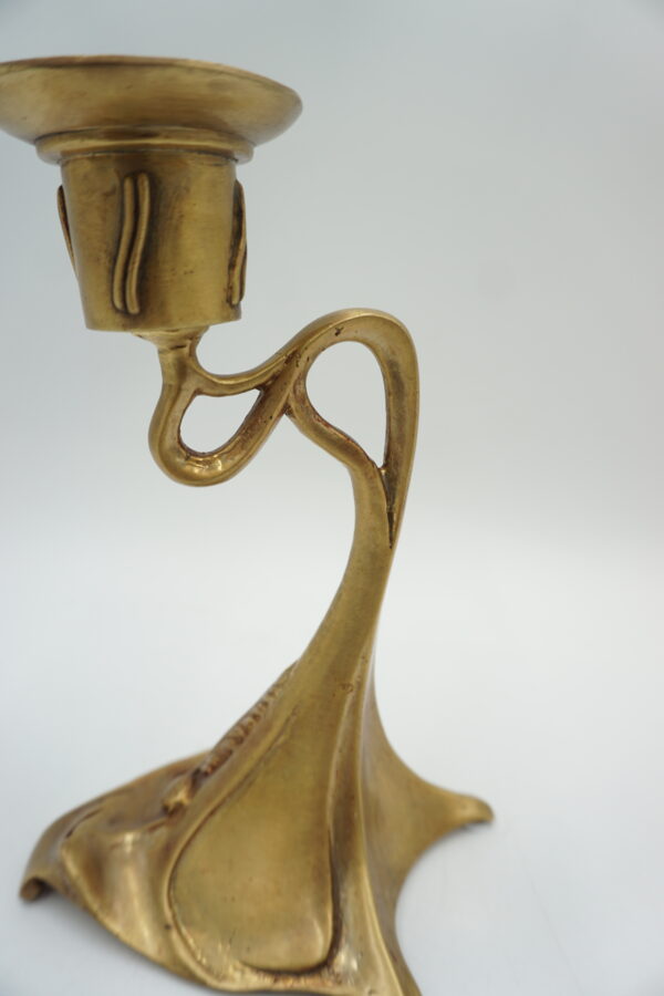 PIĘKNY POJEDYŃCZY ŚWIECZNIK Z BRĄZU SECESJA