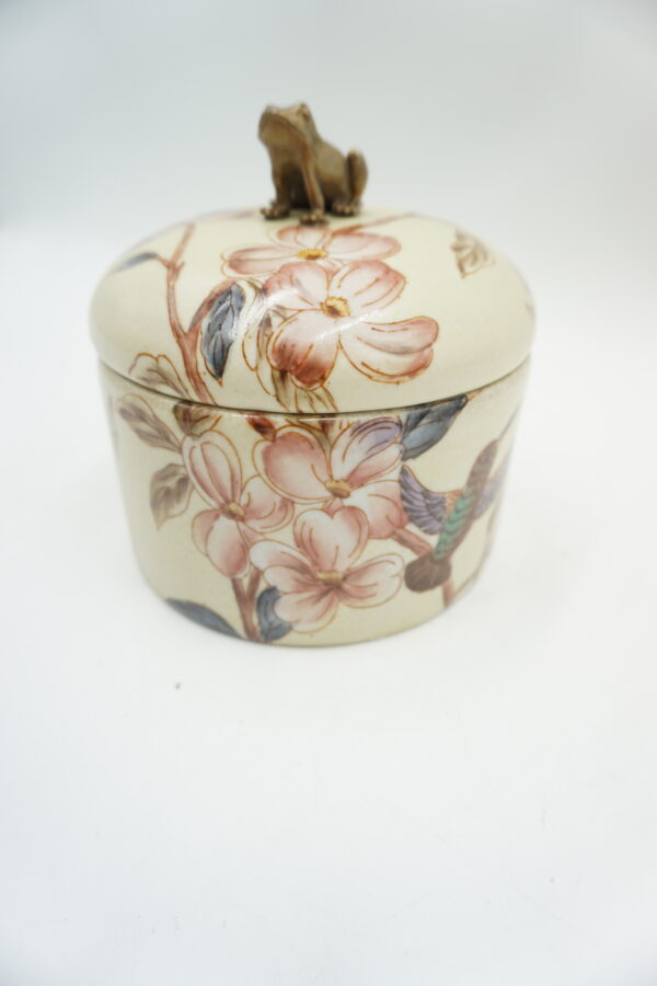 SZKATUŁKA PUZDERKO PORCELANA Z BRĄZEM ŻABKA