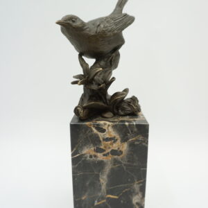 FIGURA Z BRĄZU PTASZEK WRÓBELEK NA KWIATACH