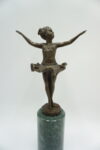 FIGURA Z BRĄZU DZIEWCZYNKA TANCERKA