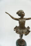 FIGURA Z BRĄZU DZIEWCZYNKA TANCERKA