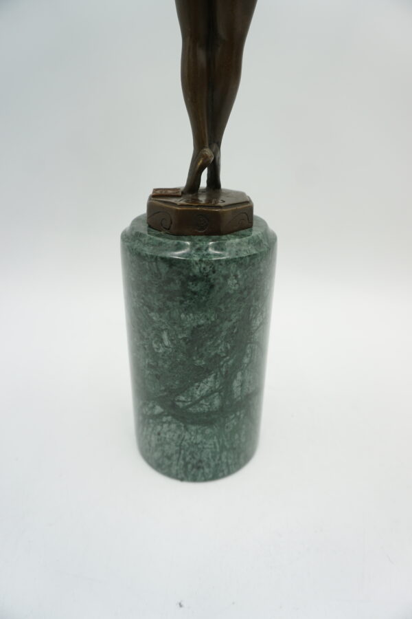 FIGURA Z BRĄZU DZIEWCZYNKA TANCERKA