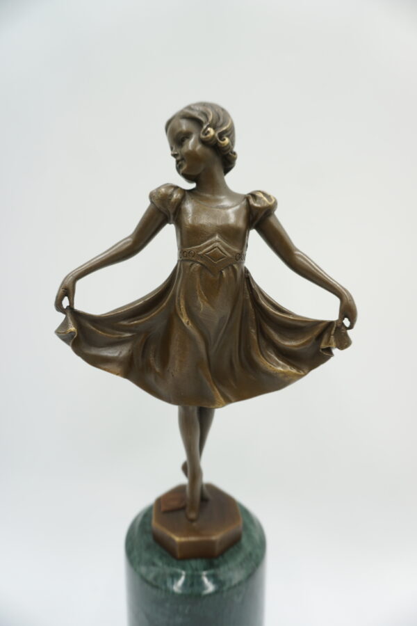 FIGURA Z BRĄZU DZIEWCZYNKA W SUKIENCE - MŁODA TANCERKA BALETNICA