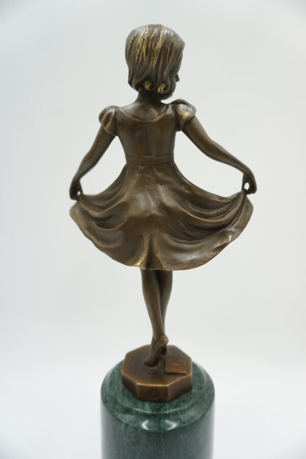 FIGURA Z BRĄZU DZIEWCZYNKA W SUKIENCE - MŁODA TANCERKA BALETNICA