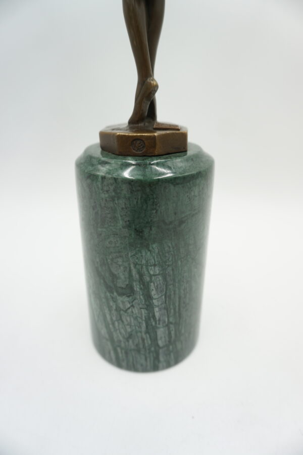 FIGURA Z BRĄZU DZIEWCZYNKA W SUKIENCE - MŁODA TANCERKA BALETNICA