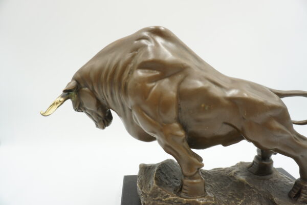 FIGURA Z BRĄZU BYK SIŁA GIEŁDA HOSSA ZŁOTE ROGI