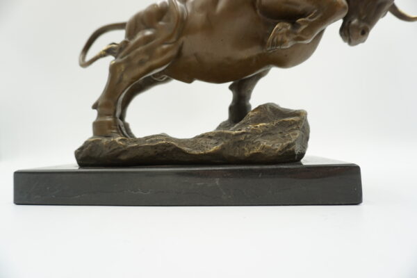 FIGURA Z BRĄZU BYK SIŁA GIEŁDA HOSSA ZŁOTE ROGI