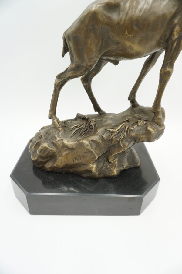 FIGURA Z BRĄZU RYCZĄCY JELEŃ PREZENT DLA MYŚLIWEGO