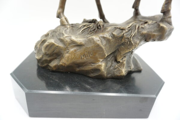 FIGURA Z BRĄZU RYCZĄCY JELEŃ PREZENT DLA MYŚLIWEGO