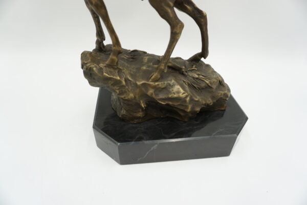 FIGURA Z BRĄZU RYCZĄCY JELEŃ PREZENT DLA MYŚLIWEGO