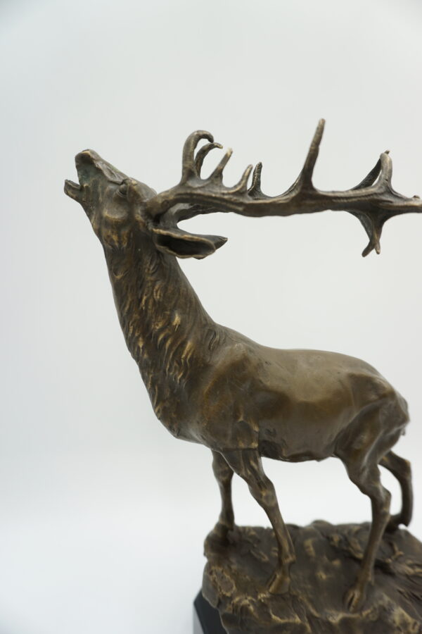 FIGURA Z BRĄZU RYCZĄCY JELEŃ PREZENT DLA MYŚLIWEGO