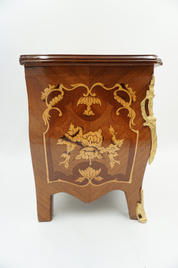 UROCZA MAŁA MINI KOMÓDKA INTRASJE OKUCIA Z MOSIĄDZU