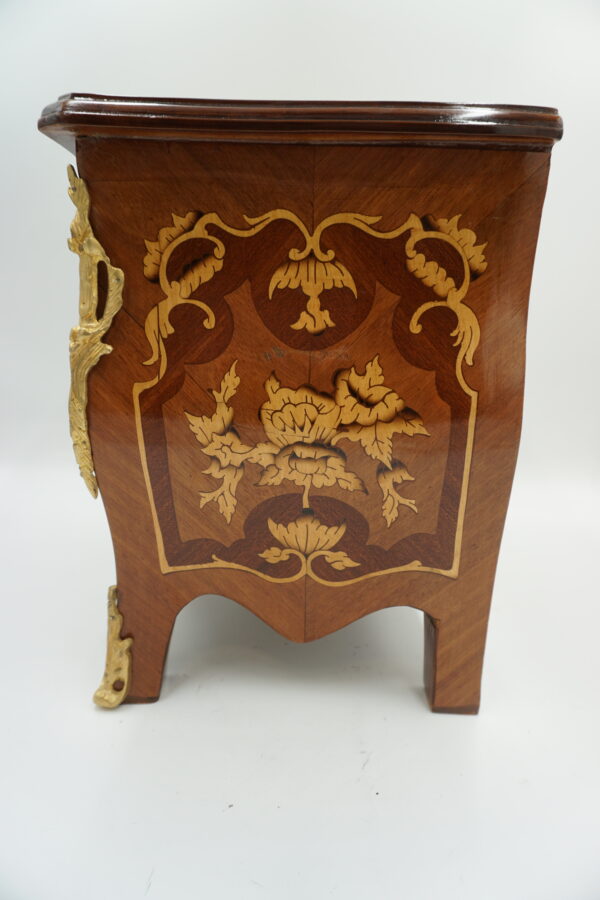 UROCZA MAŁA MINI KOMÓDKA INTRASJE OKUCIA Z MOSIĄDZU