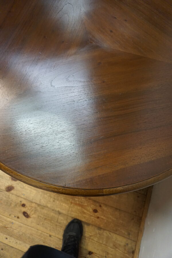 OKRĄGŁY STÓŁ GABINETOWY NA LWICH ŁAPACH LATA 20ste