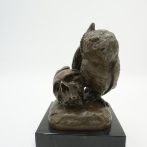 FIGURA Z BRĄZU SOWA Z CZASZKĄ