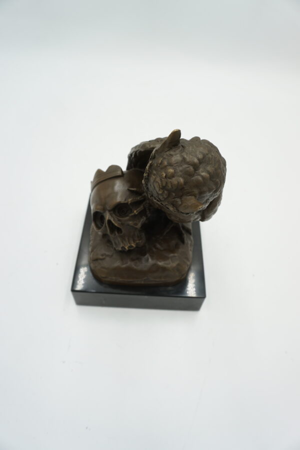 FIGURA Z BRĄZU SOWA Z CZASZKĄ