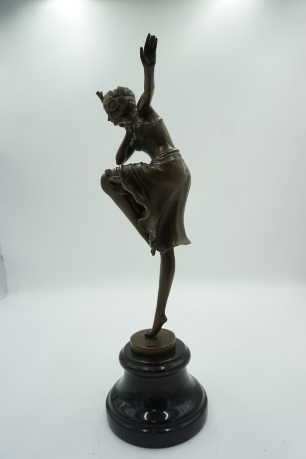 FIGURA Z BRĄZU CON BRIO DEMETRE CHIPARUS