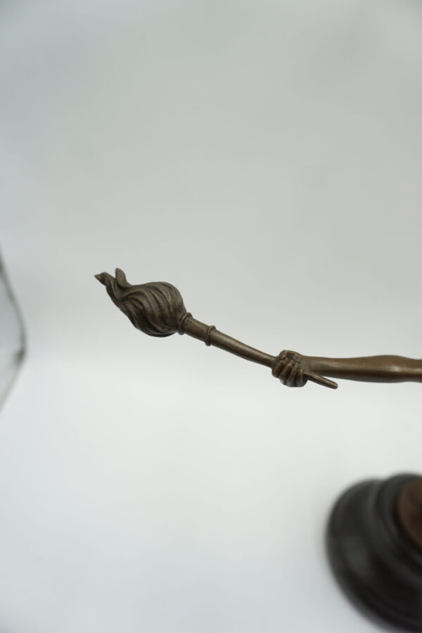 FIGURA Z BRĄZU TANCERKA Z POCHODNIAMI BOGINI