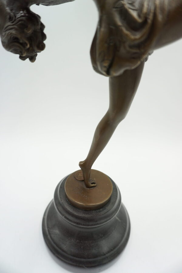 FIGURA Z BRĄZU TANCERKA Z POCHODNIAMI BOGINI