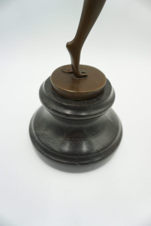 FIGURA Z BRĄZU TANCERKA Z POCHODNIAMI BOGINI