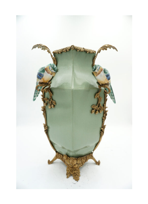 ZIELONY WAZON PORCELANOWY Z PTASZKAMI OKUTY BRĄZEM