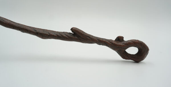 GAŚNICA DO ŚWIEC - GASIDEŁKO FIGURKA WIEWIÓRKI NA ORZECHU ŻELIWO