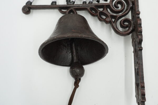 PIĘKNY ŻELIWNY DZWON DZWONECZEK KONIE DOM I OGRÓD