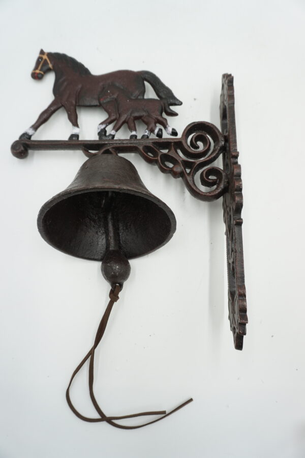 PIĘKNY ŻELIWNY DZWON DZWONECZEK KONIE DOM I OGRÓD