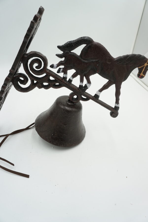 PIĘKNY ŻELIWNY DZWON DZWONECZEK KONIE DOM I OGRÓD