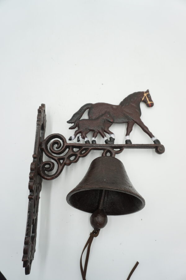 PIĘKNY ŻELIWNY DZWON DZWONECZEK KONIE DOM I OGRÓD