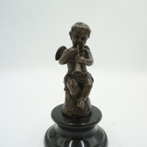 FIGURA Z BRĄZU ANIOŁ ANIOŁEK Z TRĄBKĄ