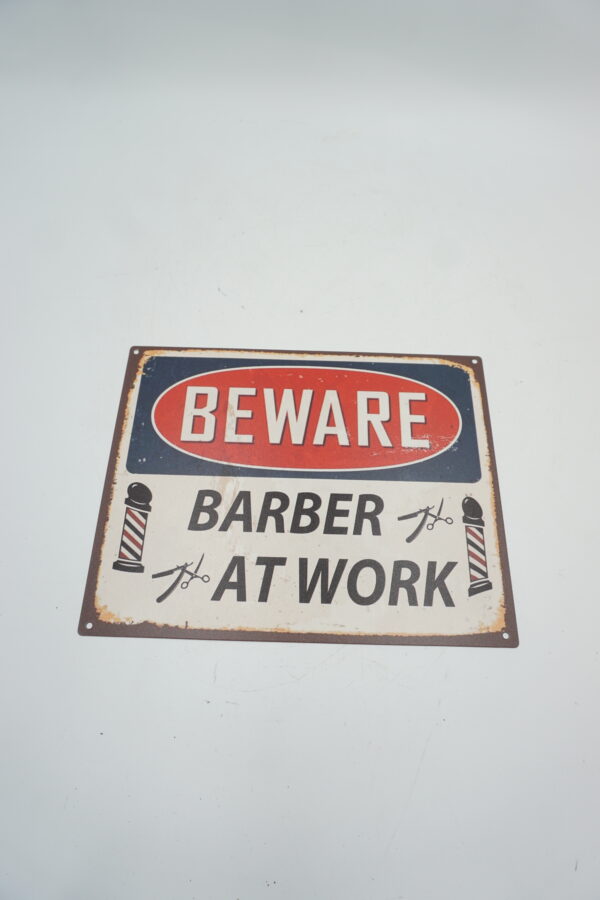 BLASZANY SZYLD - TABLICZKA "BEWARE BARBER AT WORK" 20X25 cm.