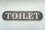 BLASZANY SZYLD - TABLICZKA "TOILET" 13X50 cm.