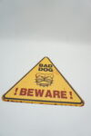 BLASZANY SZYLD - TABLICZKA "BAD DOG" 30X34 cm.