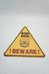 BLASZANY SZYLD - TABLICZKA "BAD DOG" 30X34 cm.