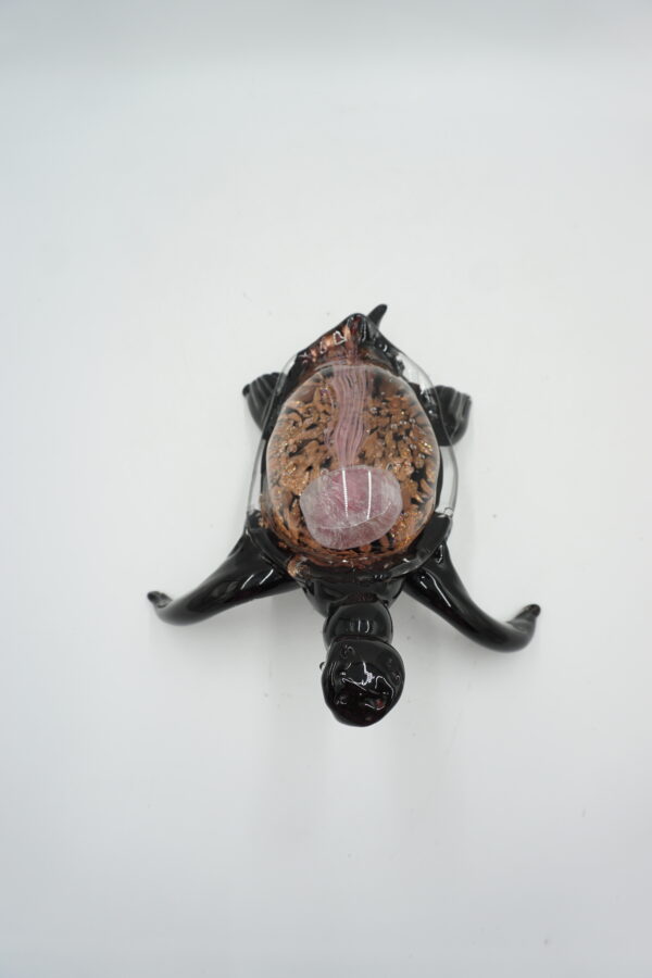 SZKŁO W STYLU MURANO, FIGURA ŻÓŁW Z MEDUZĄ