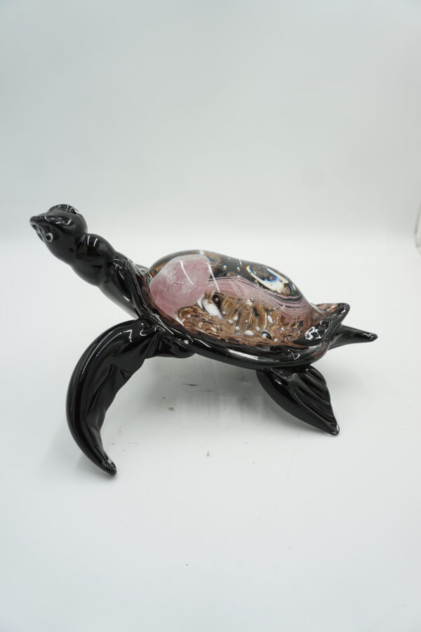 SZKŁO W STYLU MURANO, FIGURA ŻÓŁW Z MEDUZĄ