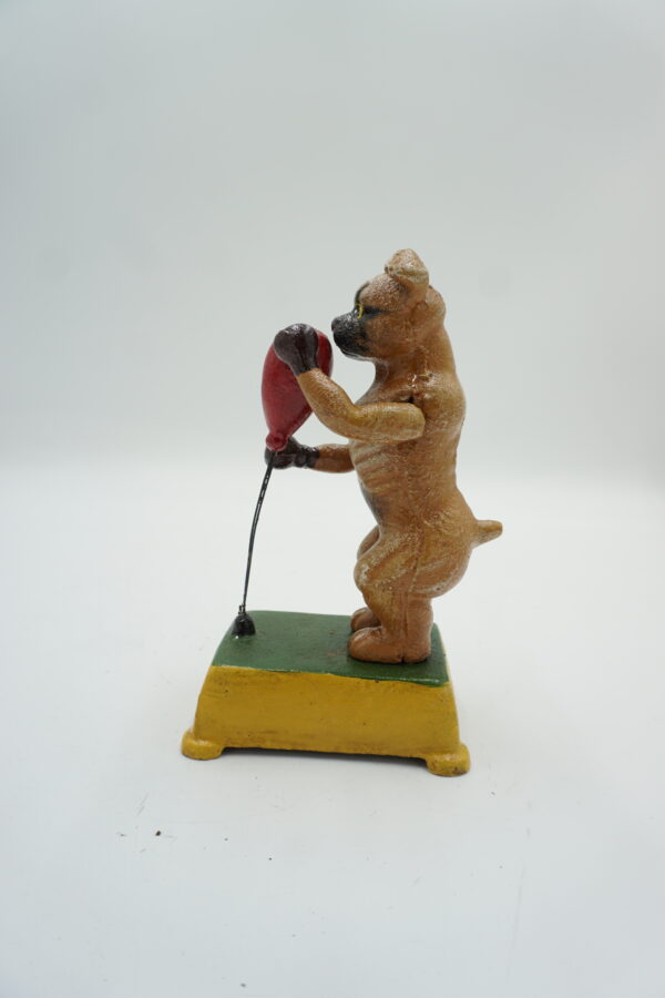 ŻELIWNA RUCHOMA ZABAWKA PIES BOKSER