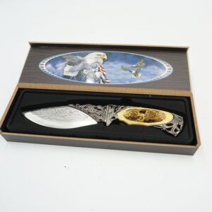 NÓŻ MYŚLIWSKI W DREWNIANYM ETUI ORZEŁ